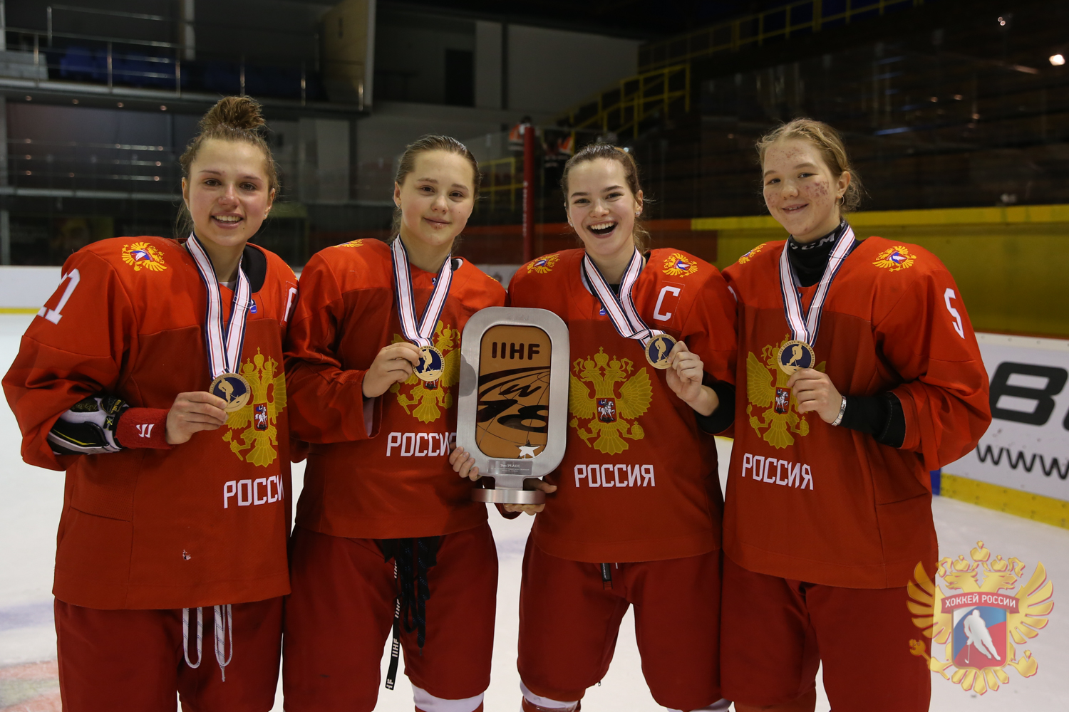 Хоккей среди девушек. Девушки хоккеистки сборной Канады.