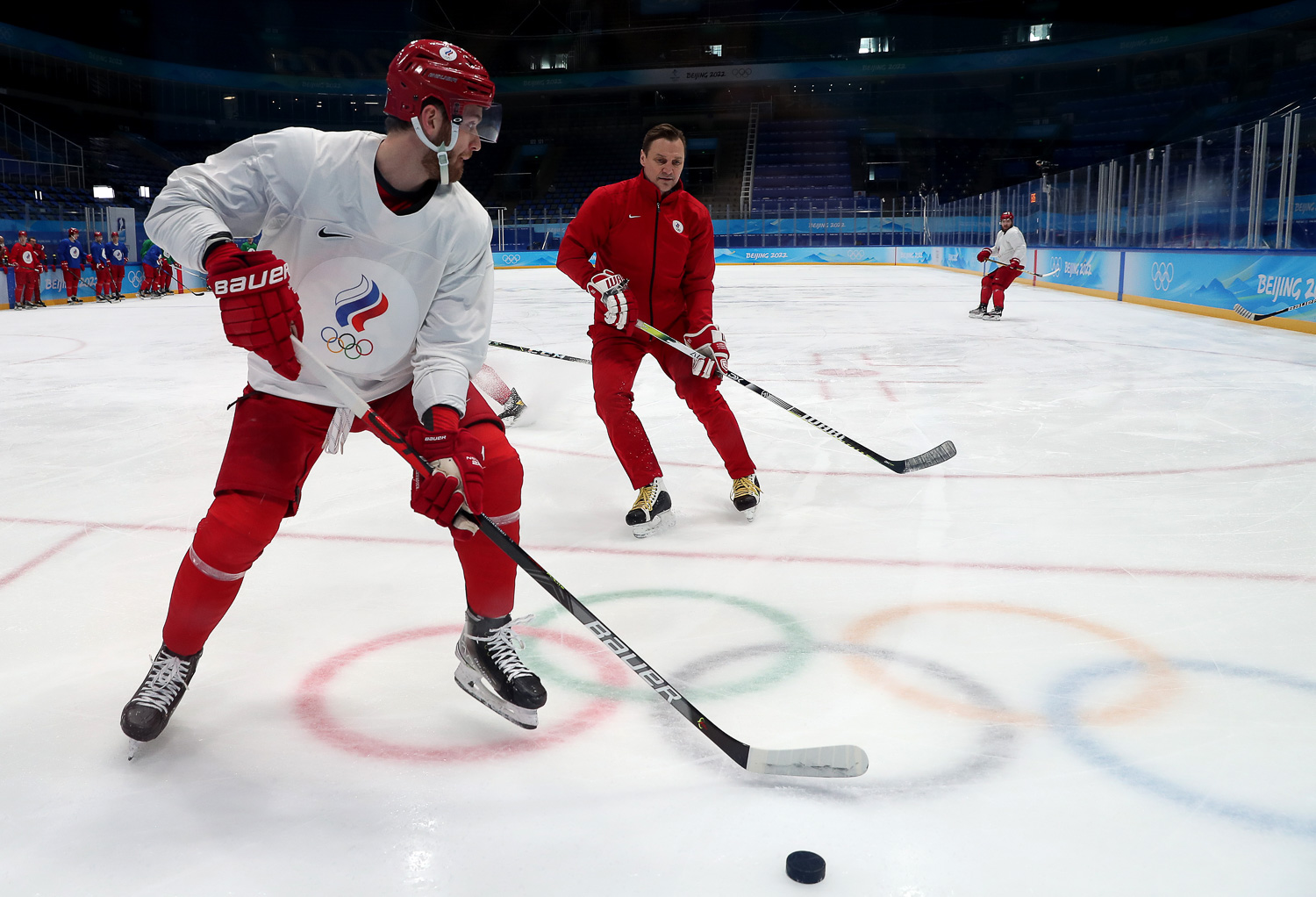 Включи все хоккей. Хоккейная команда России на Олимпиаде 2022. Хоккей с шайбой на Олимпийских играх. Хоккей Олимпийские игры. Форма сборной России на Олимпиаде 2022 в Пекине хоккей.
